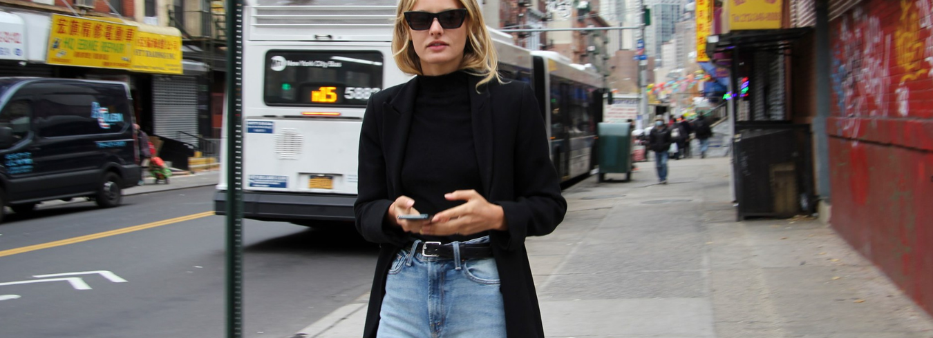 The Top 10 Celebrities Seen Wearing Mother Denim Cropped Jeans - Get Inspired!