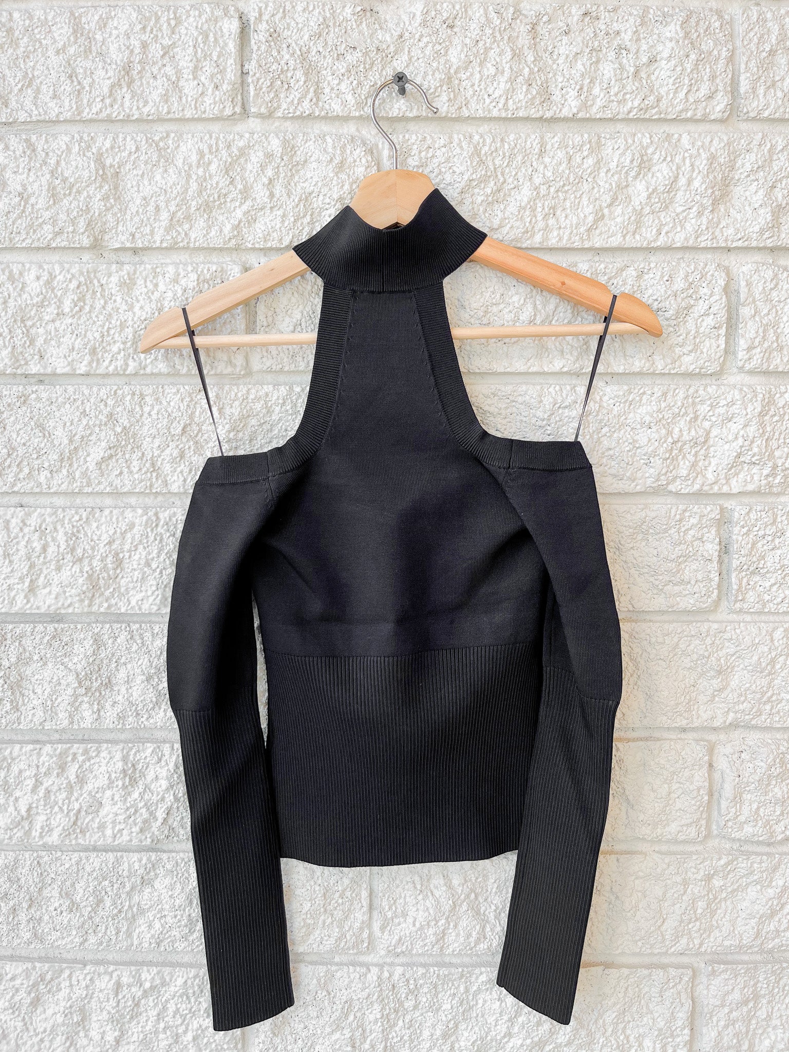 Lila Cold Shoulder Top