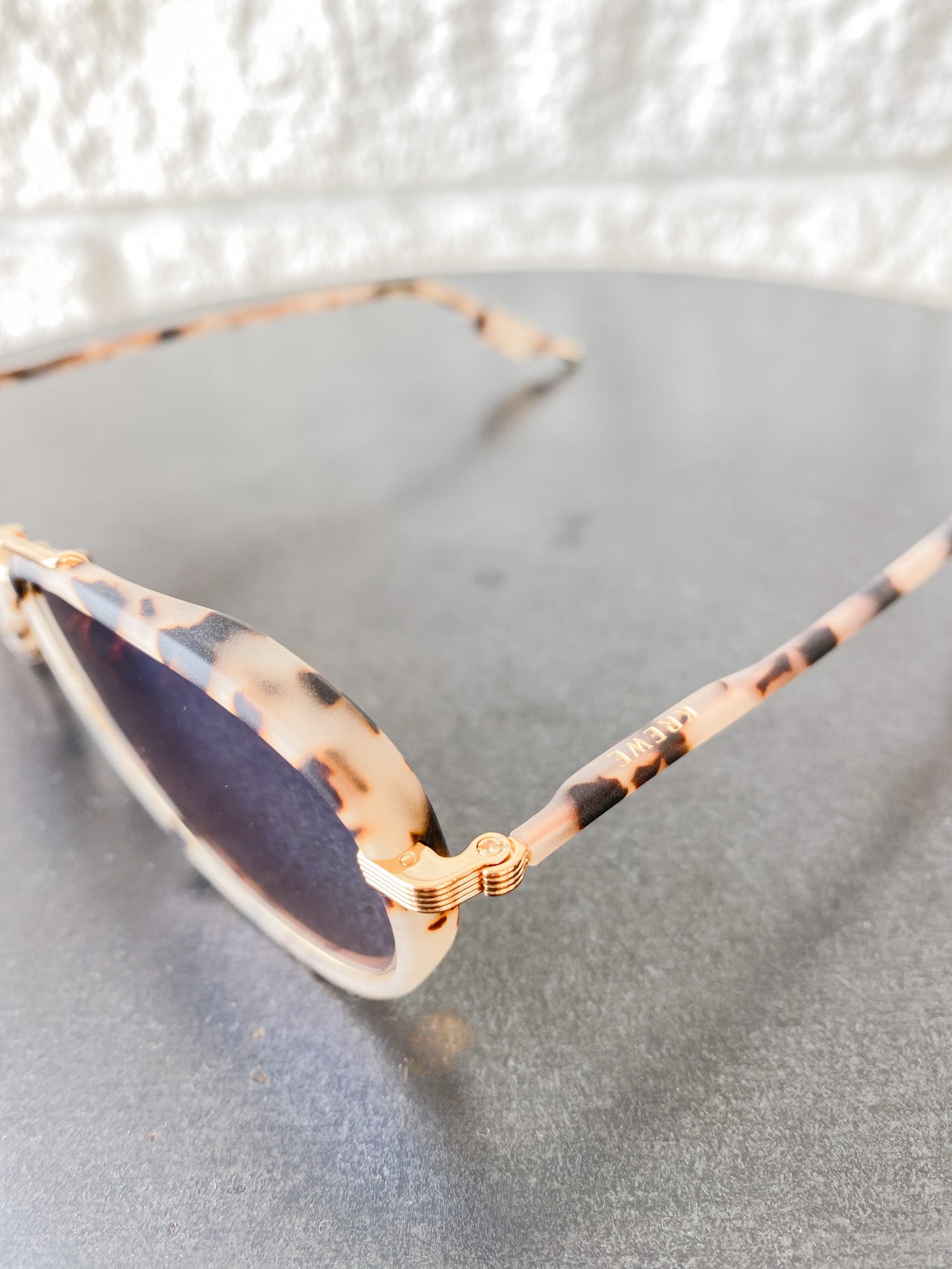 Dallas | 18k Titanium + Matte Oyster