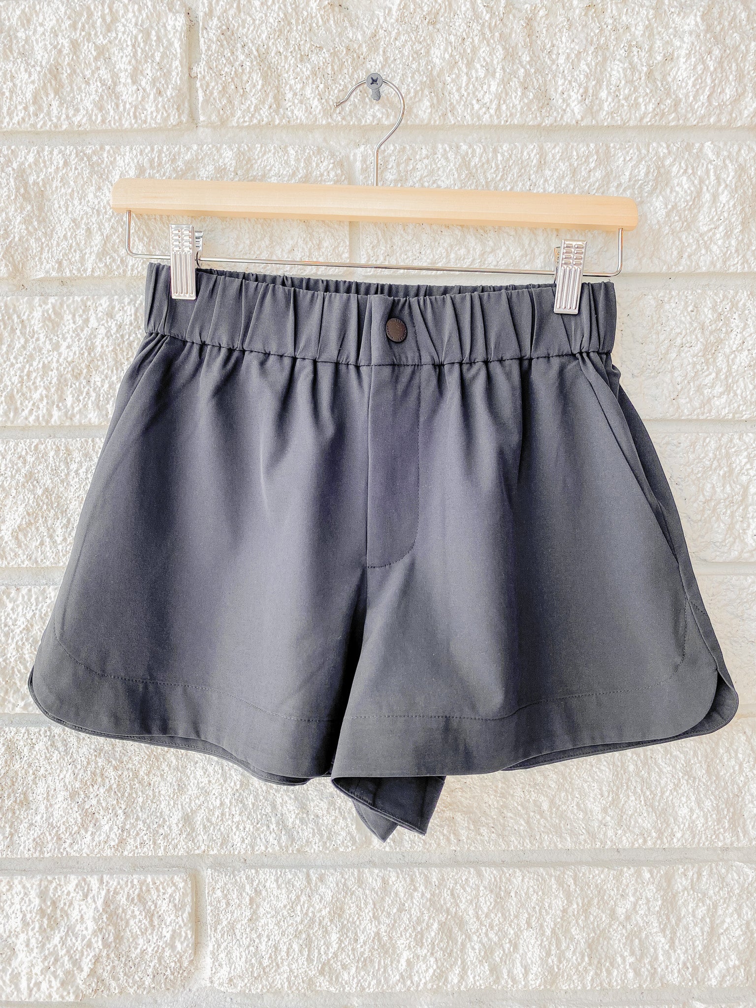 Nila Mid Rise Short 3.5