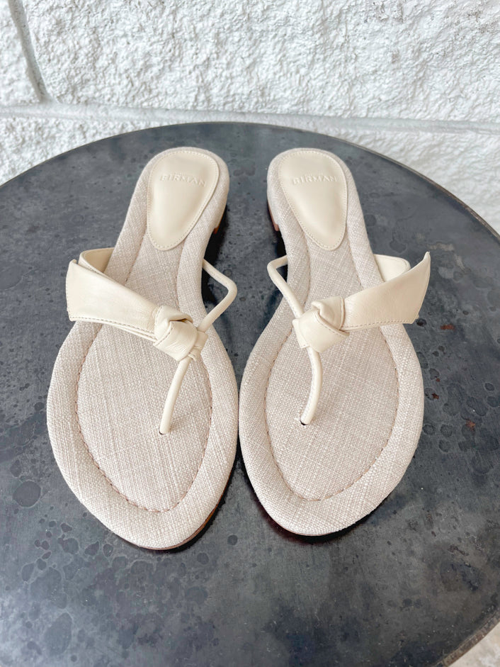 Asymmetric Clarita Flat