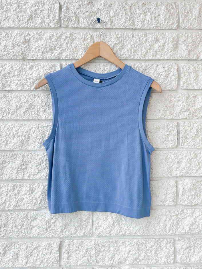 Page Seamless Crop Tank