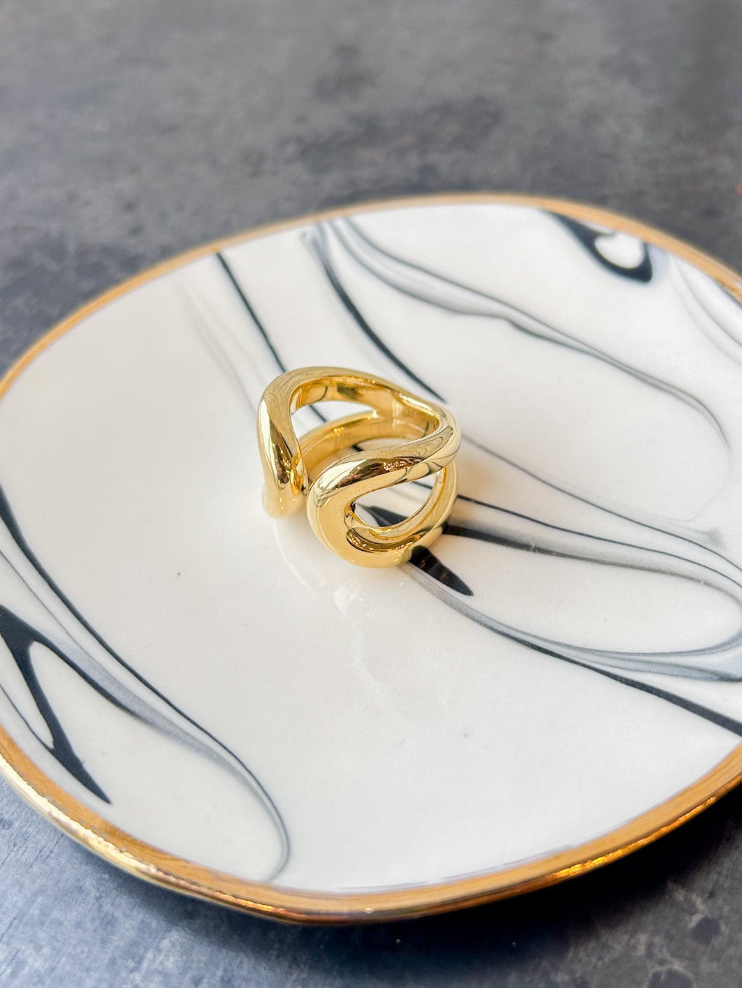 Grande Double Beam Ring