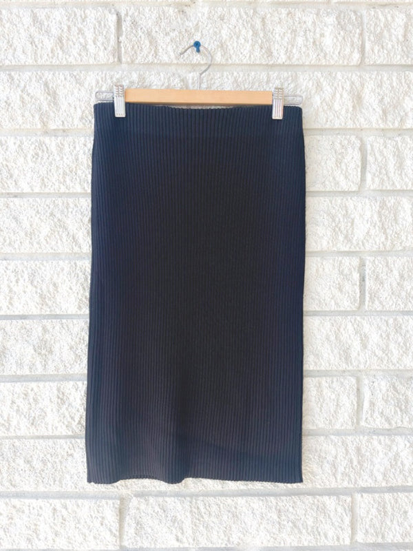 Ribbed Knee Length Skirt
