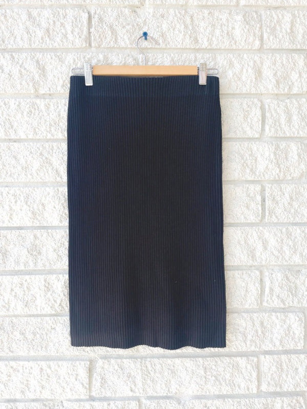 Ribbed Knee Length Skirt