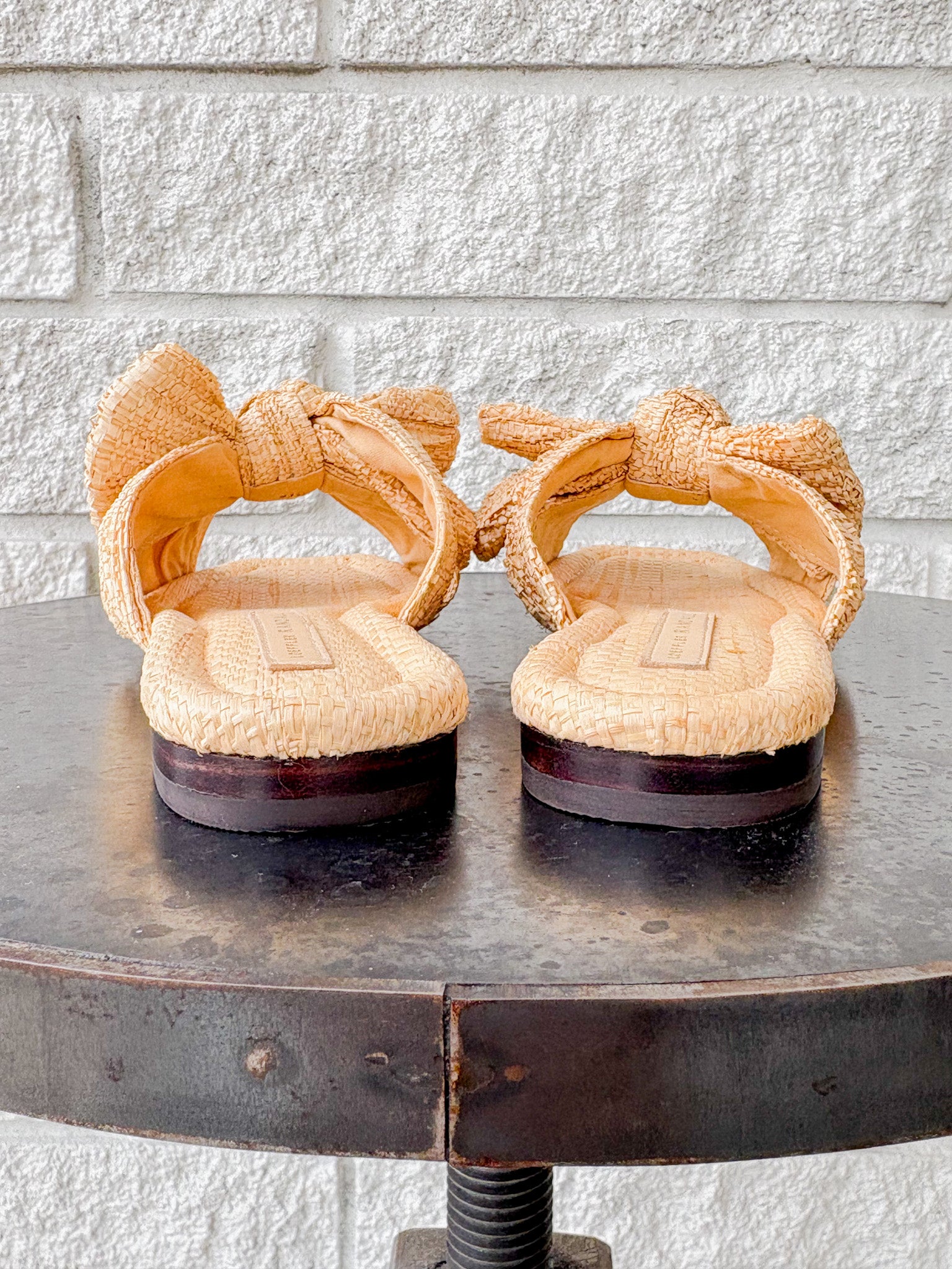 Daphne Natural Bow Slide
