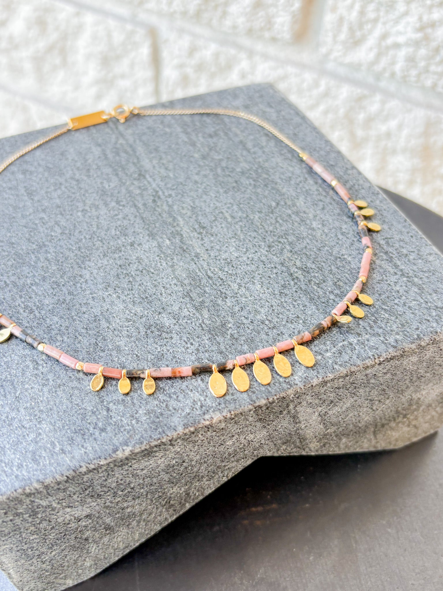 Elyas Short Necklace - Rosewood