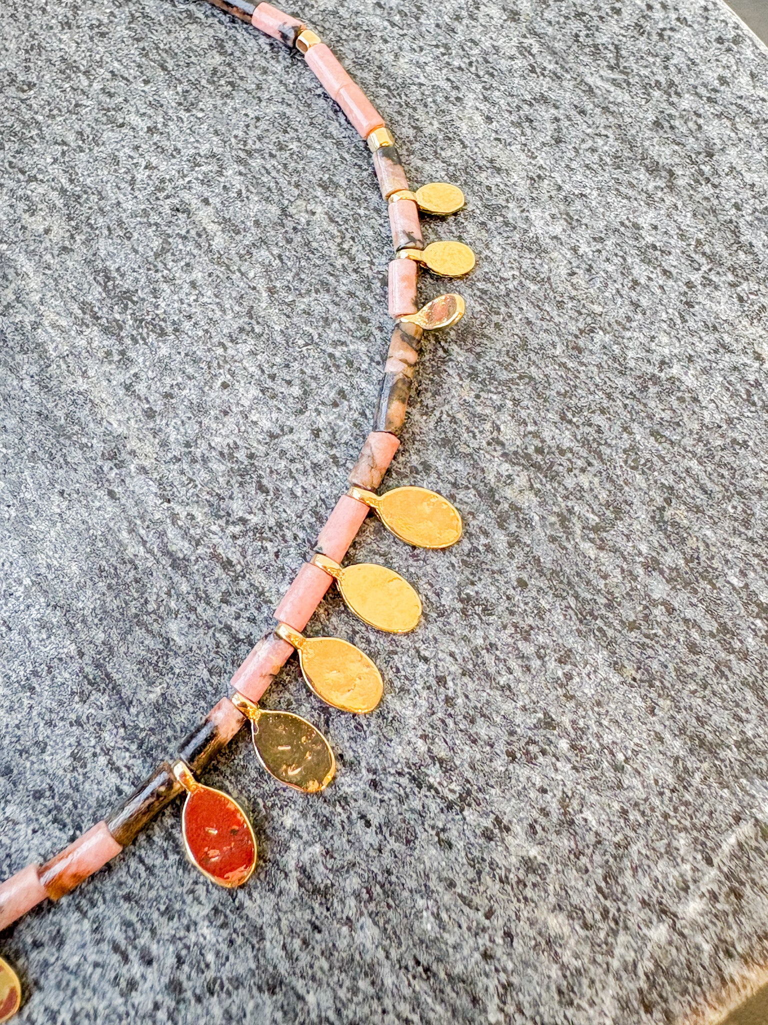 Elyas Short Necklace - Rosewood