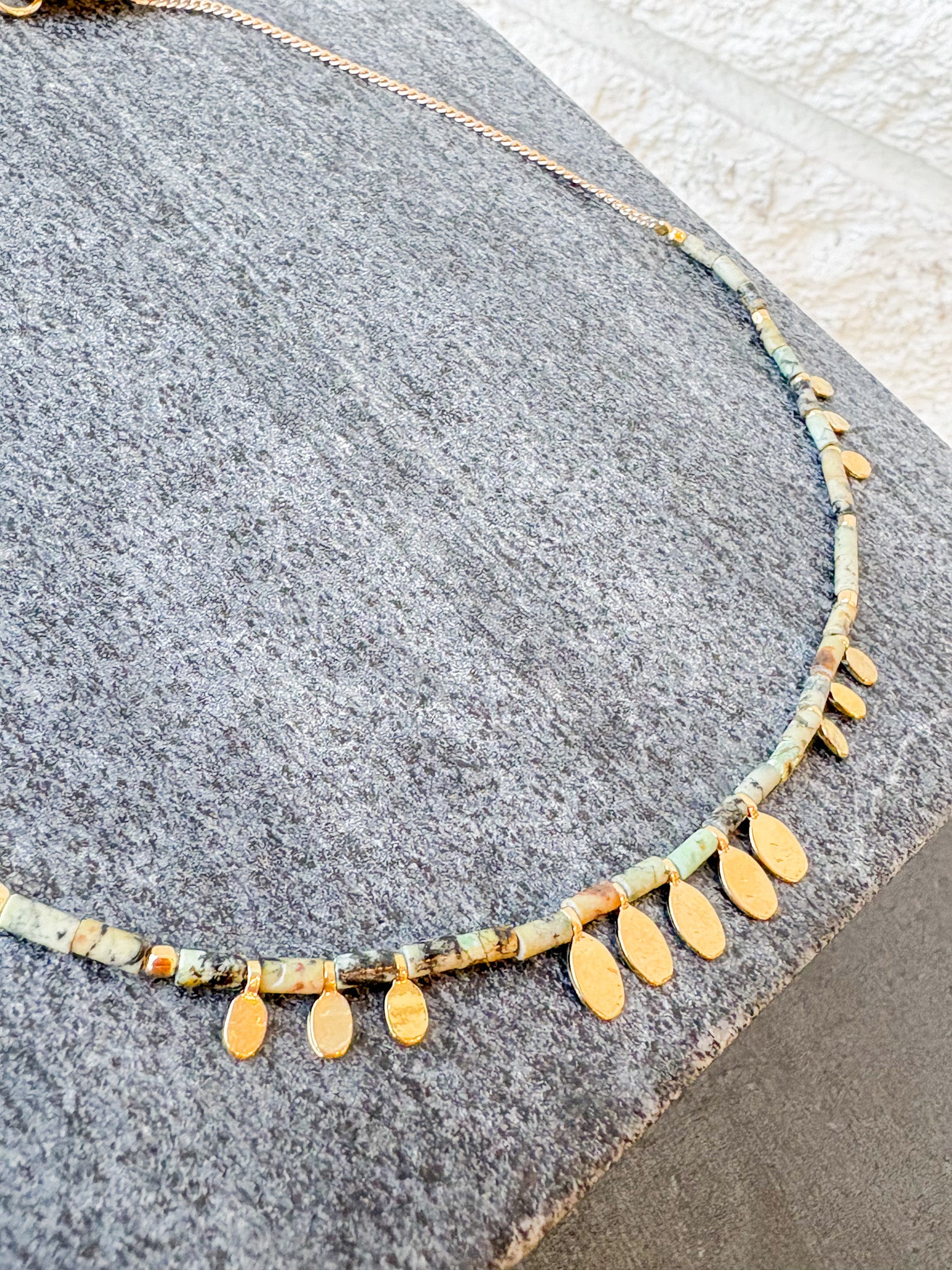 Elyas Short Necklace - Khaki