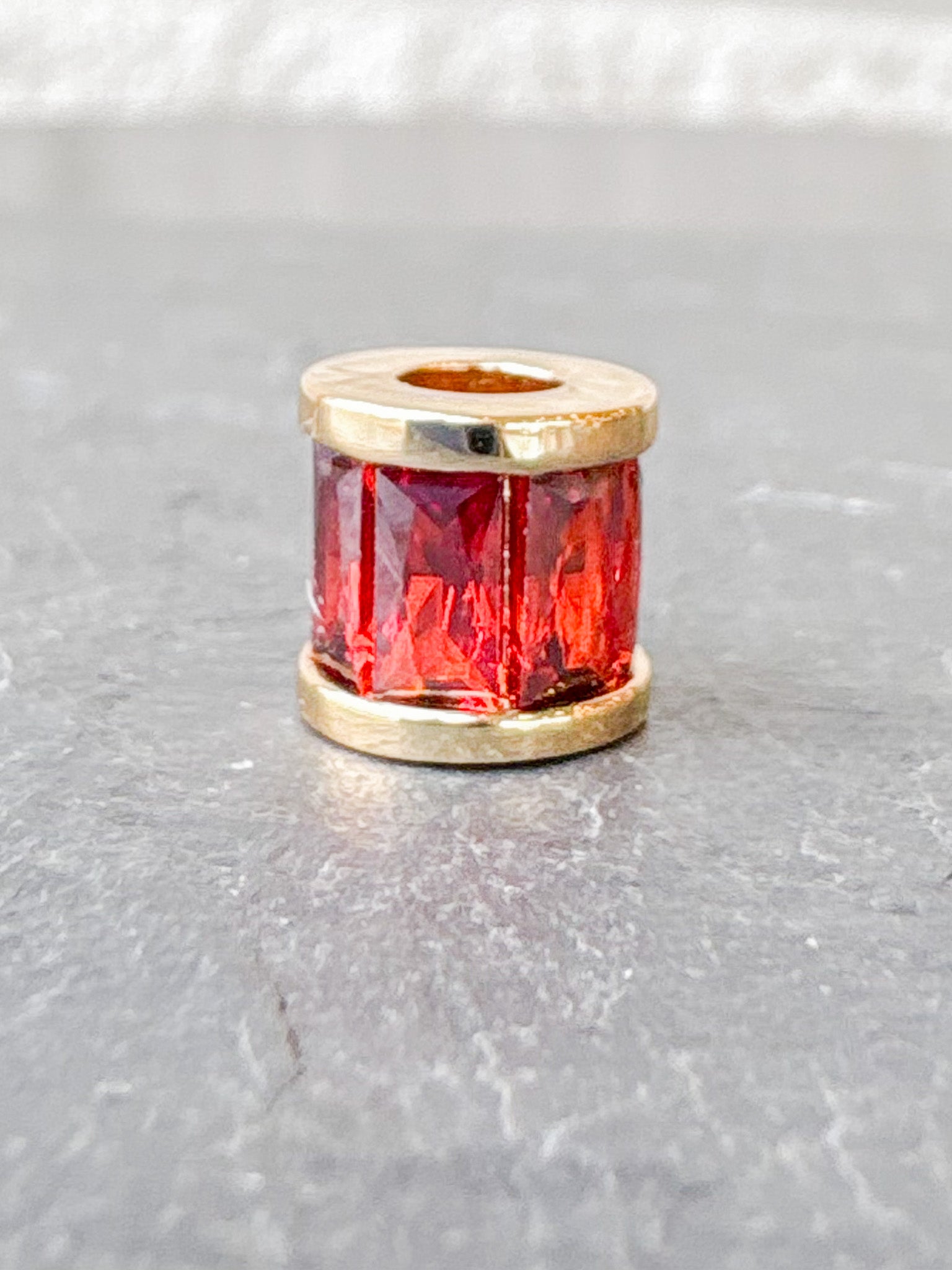 Delphin Red Bead Charm