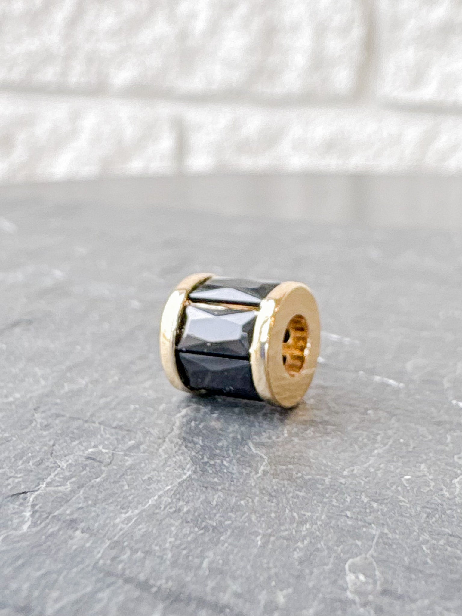 Delphin Black Bead Charm