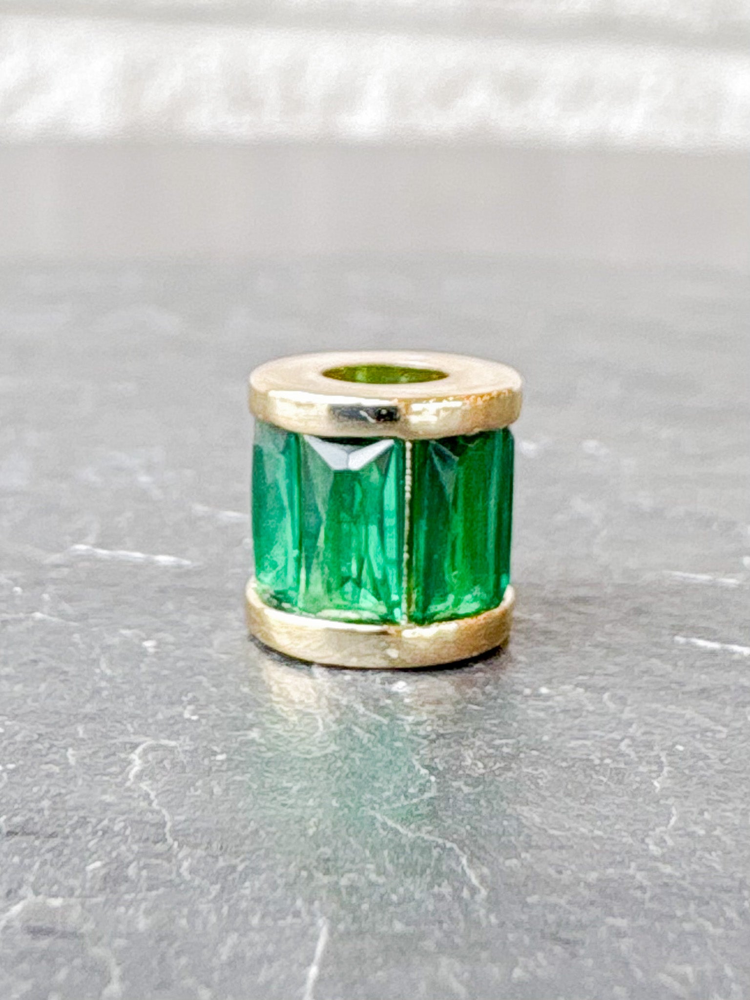 Delphin Green Bead Charm