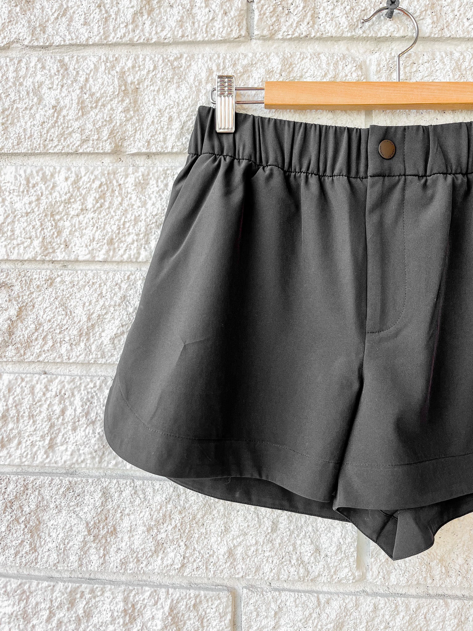 Nila Mid Rise Short 4.5