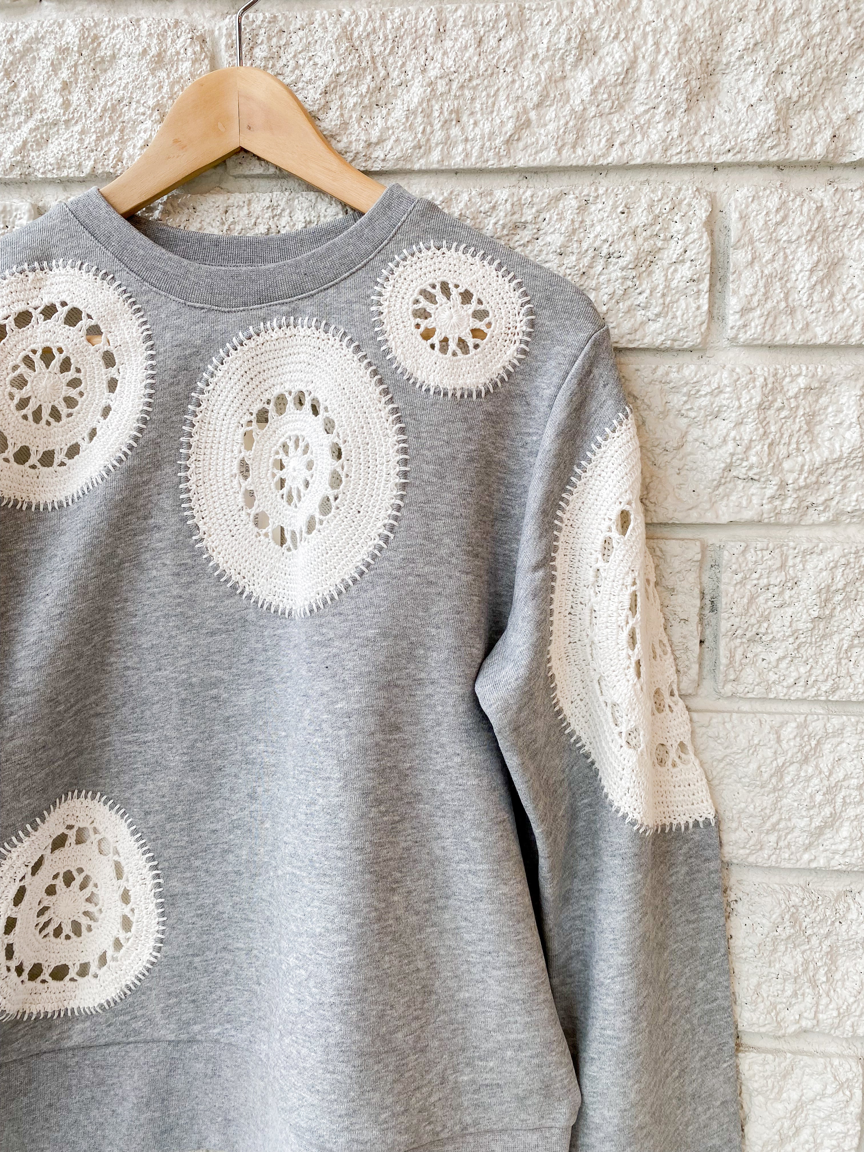Joy Crochet L/SLV Sweatshirt