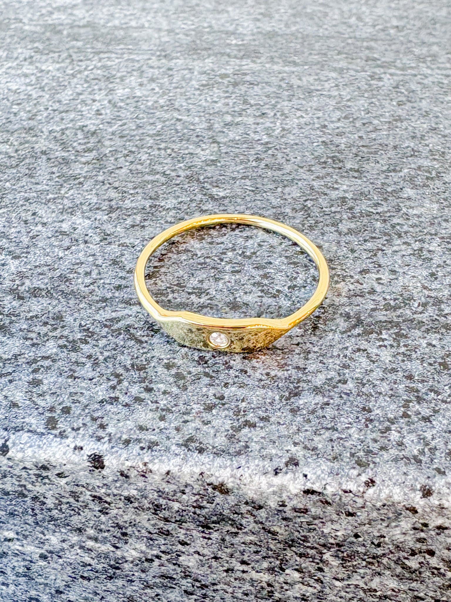 Stacking Signet Ring w. Stone