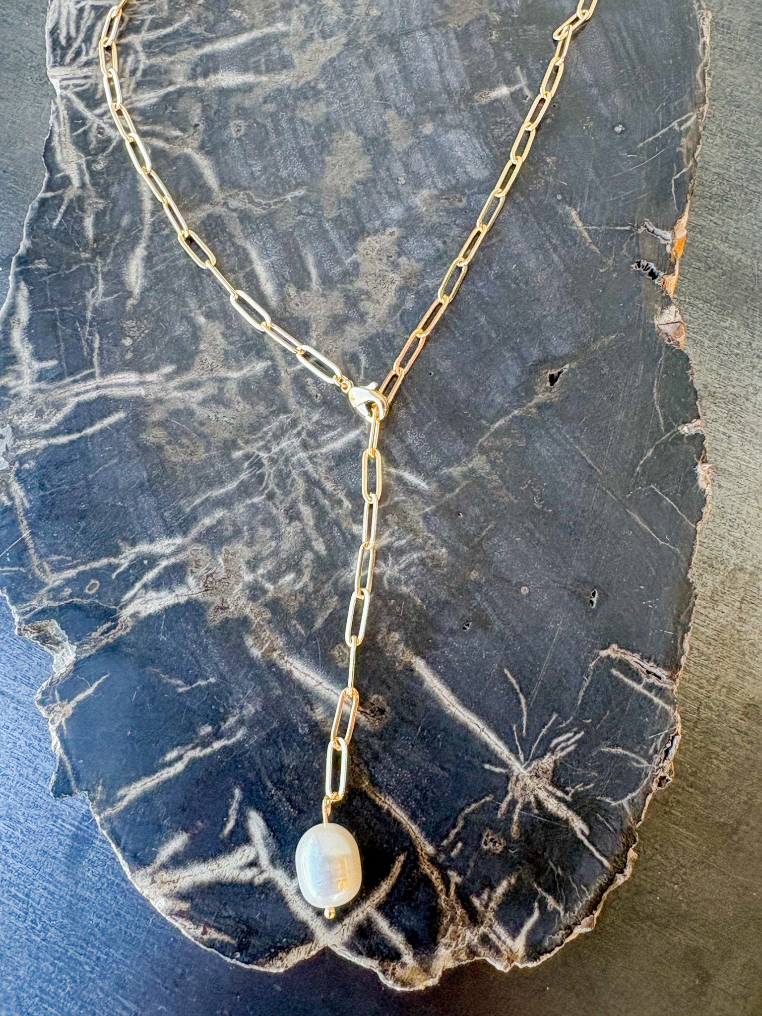 Lea Pearl Lariat Necklace