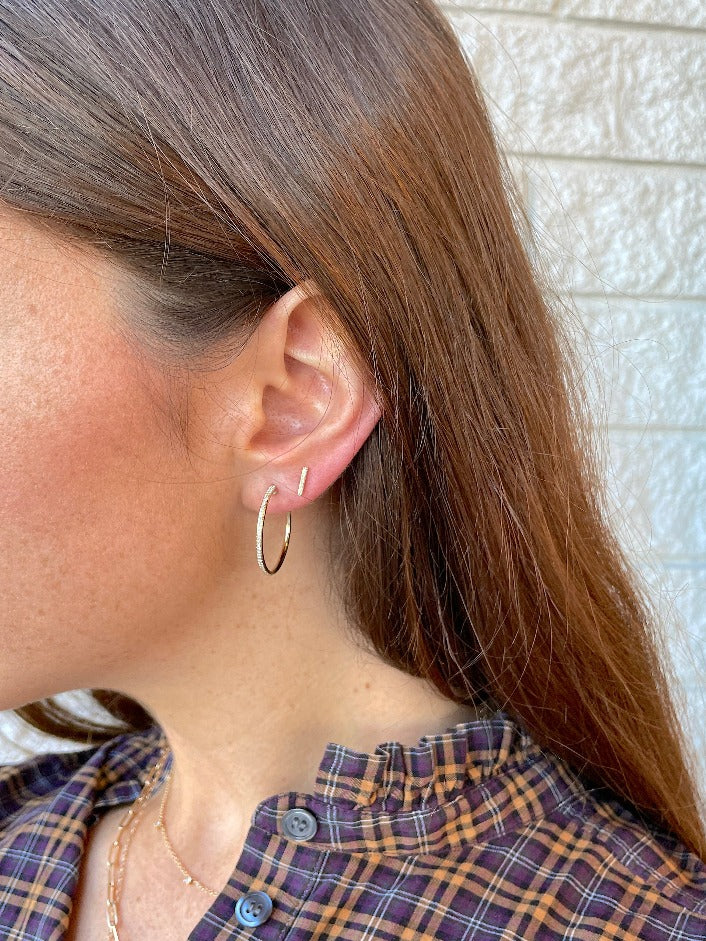 HALF DIAMOND ESSENTIAL HOOP EARRING Prefontaine