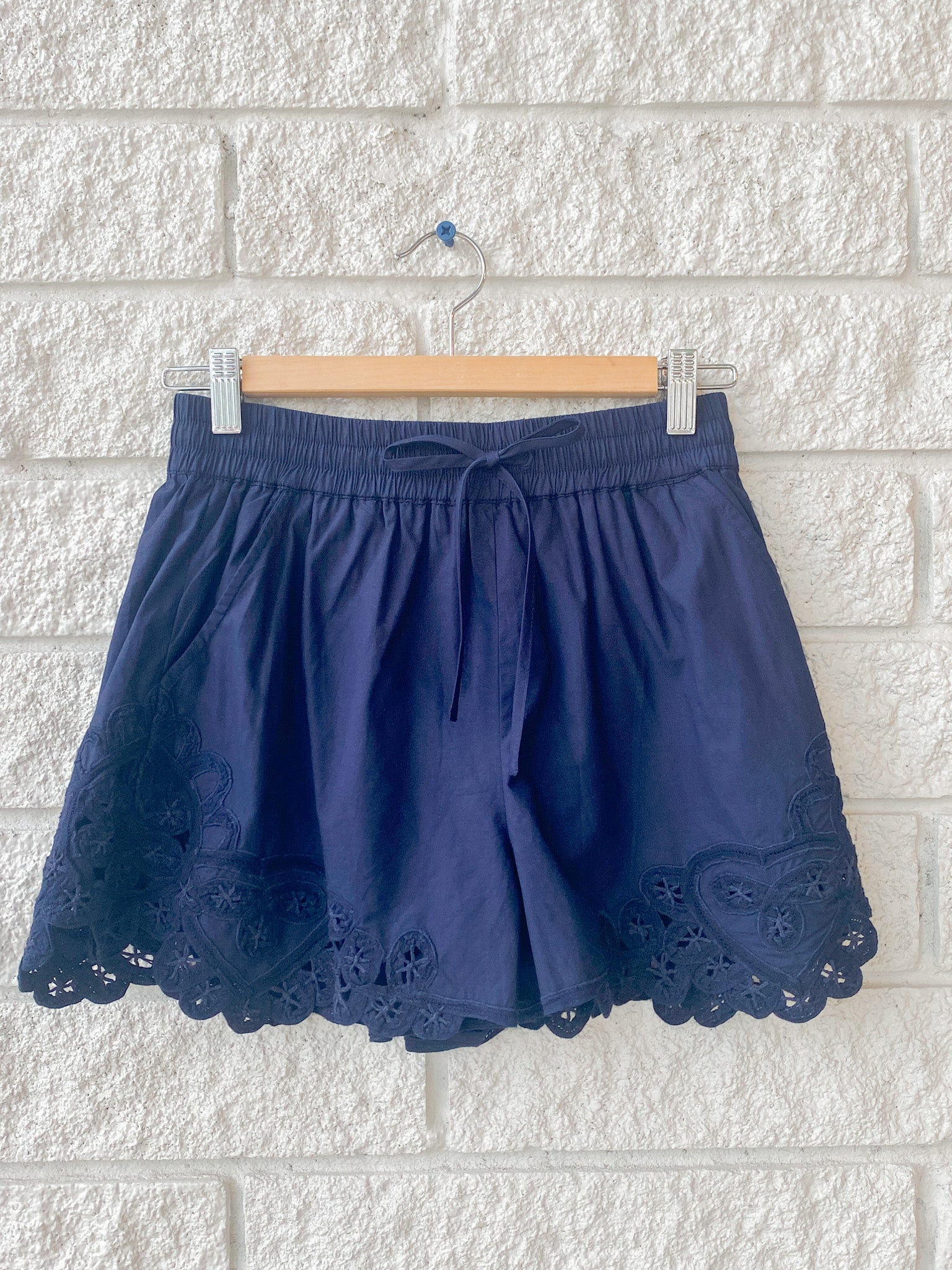 Vilvaldi Short with Embroidery