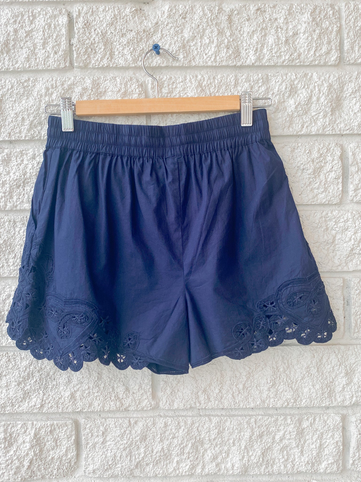Vilvaldi Short with Embroidery