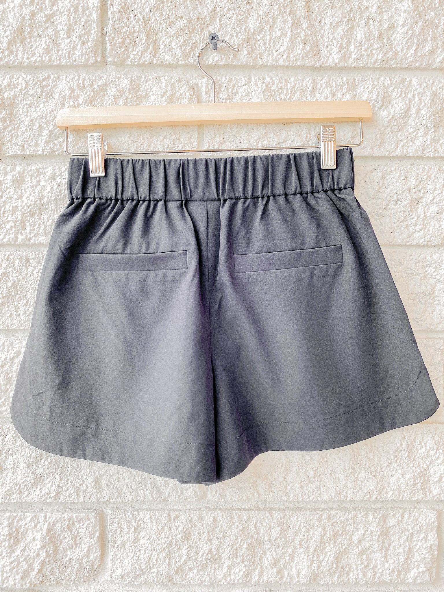 Nila Mid Rise Short 3.5