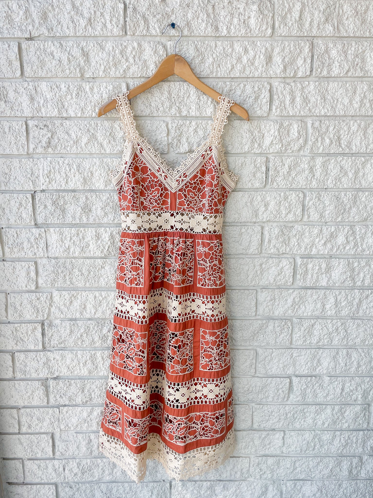 Joah Embroidery Slvless Midi Dress