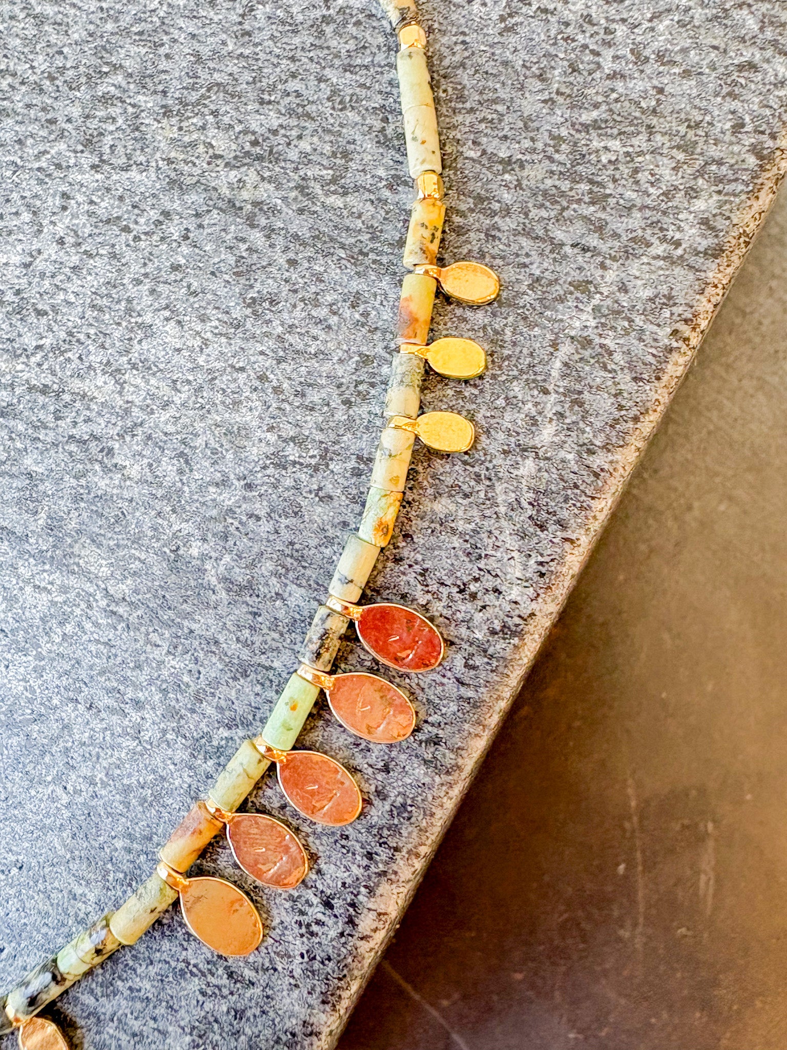 Elyas Short Necklace - Khaki