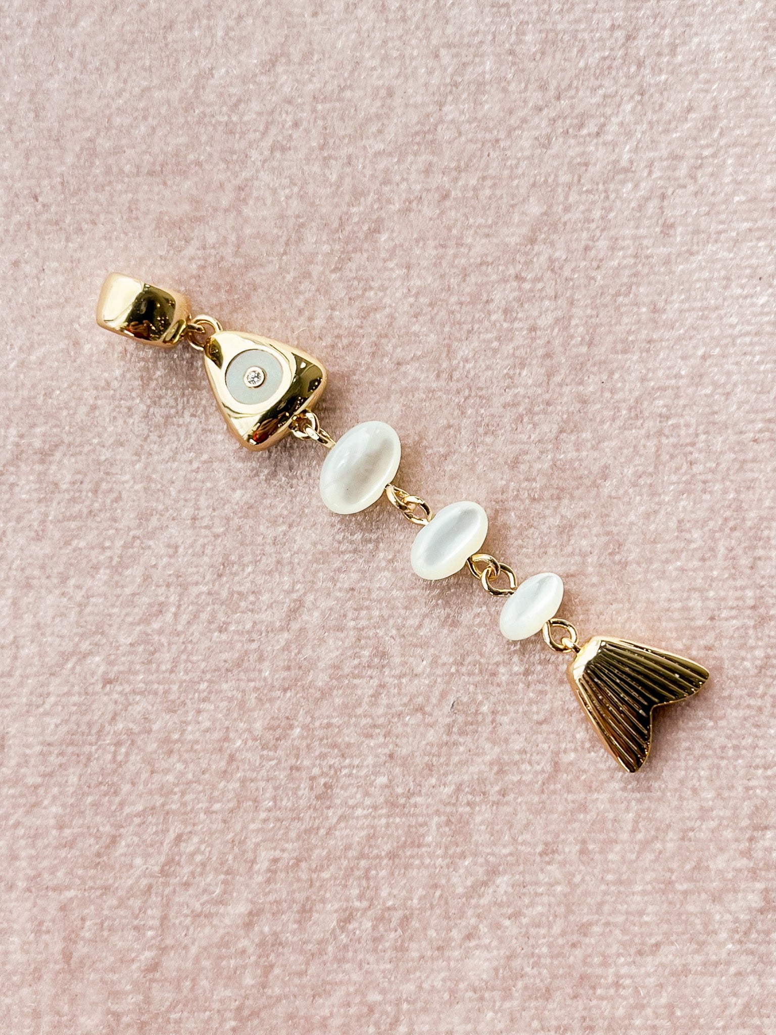 La Pez Mother Of Pearl Charm