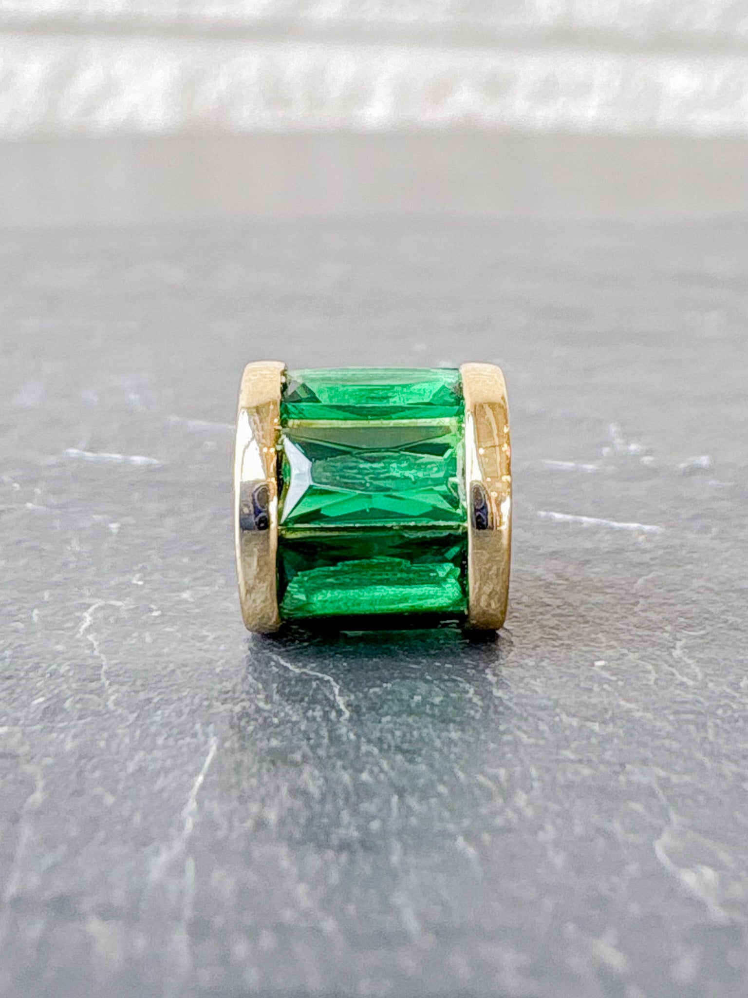 Delphin Green Bead Charm