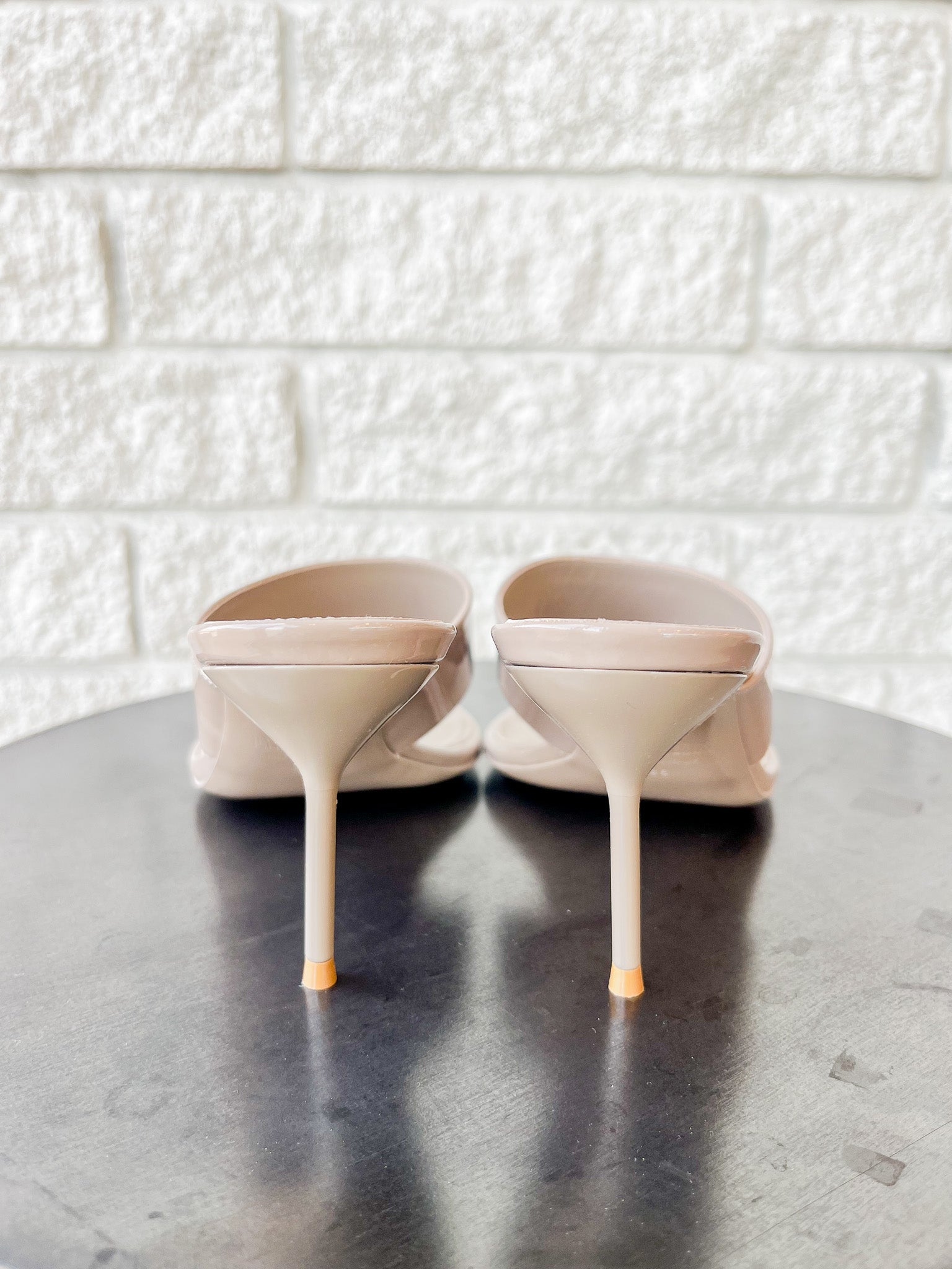 Lidia Thong Mule 70