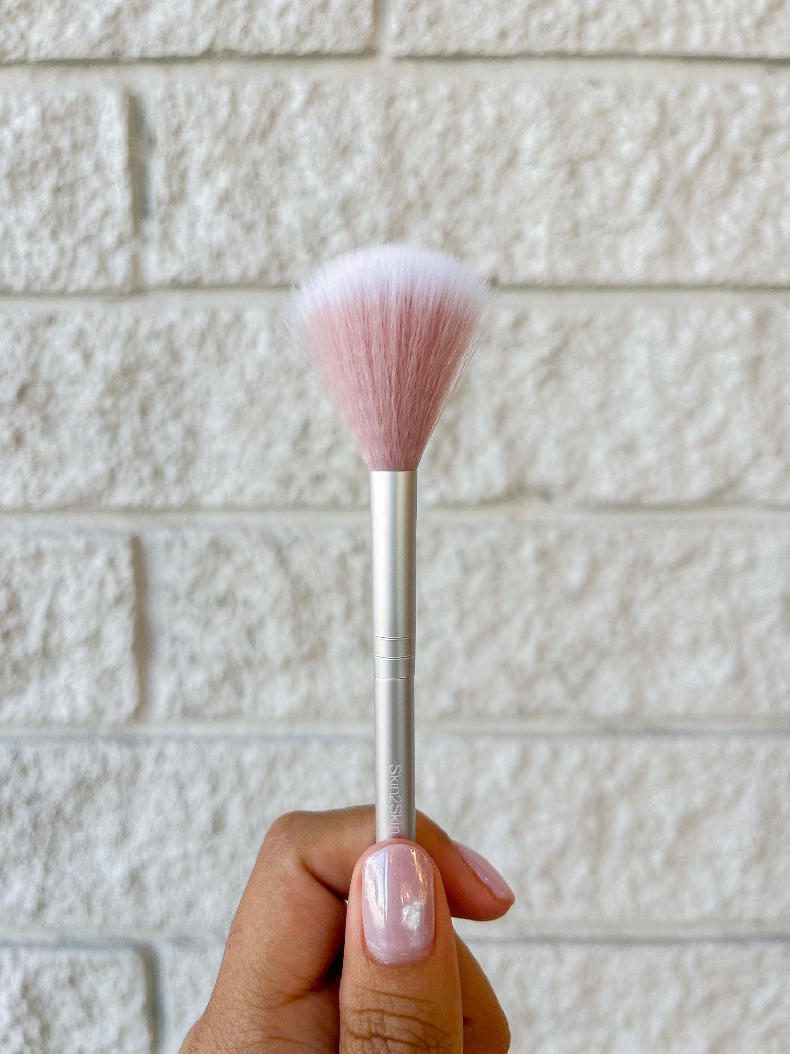 Skin2Skin Classic Fan Brush