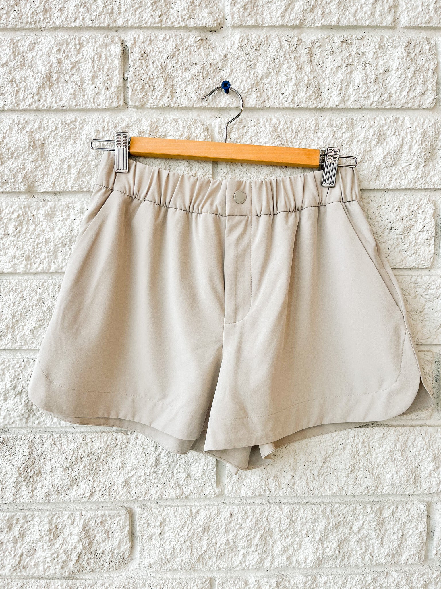 Nila Mid Rise Short 3.5