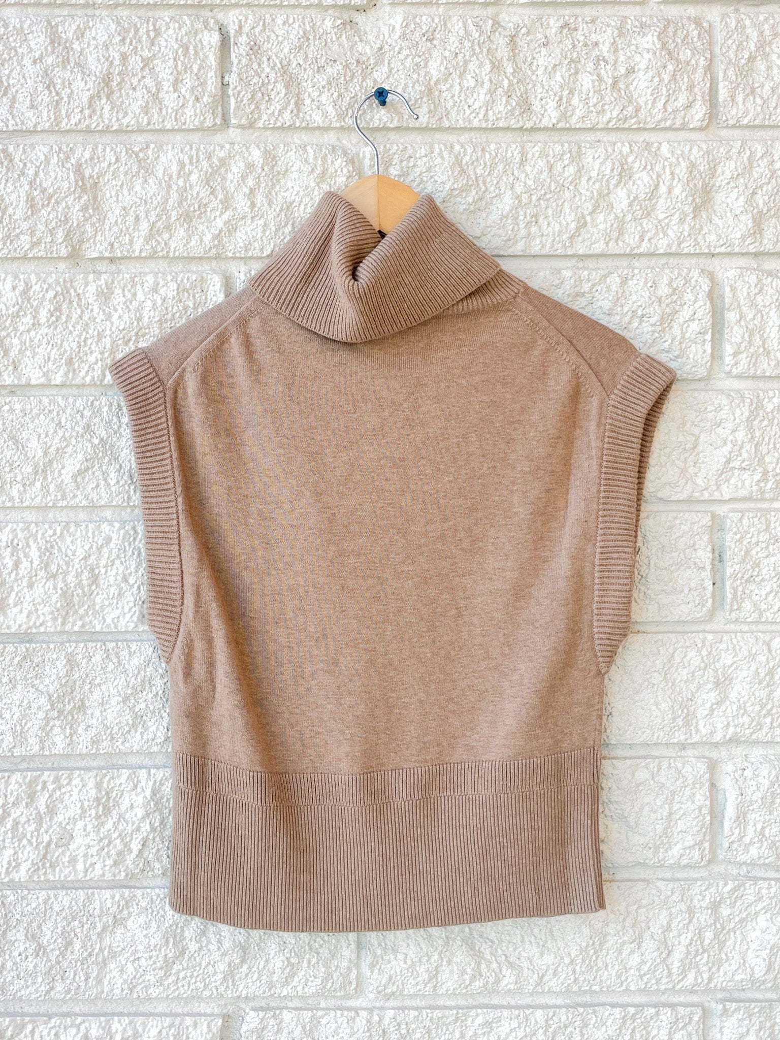 Sleeveless Turtleneck Pullover