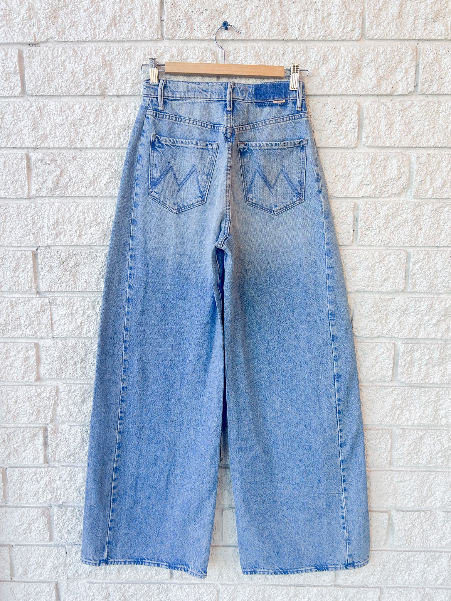 The Pipe-Dream Button Sneak